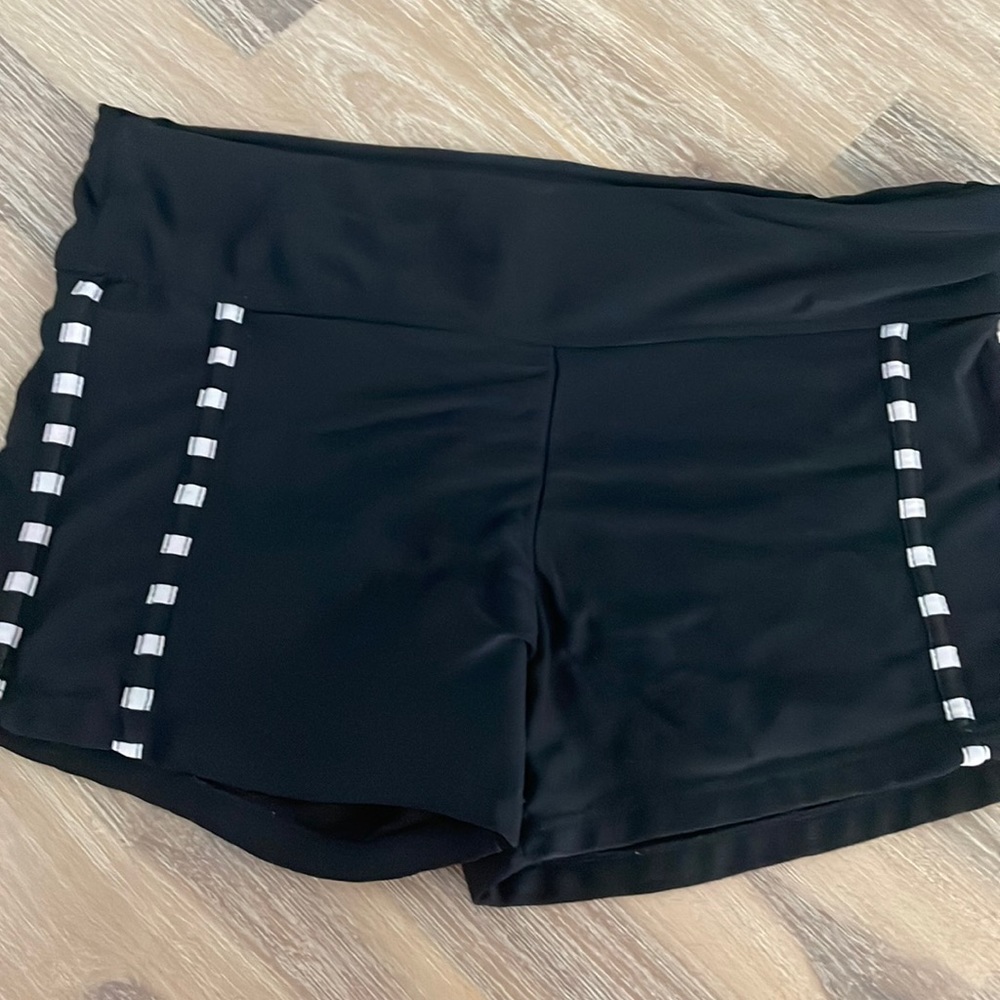 Black swim shorts (women)